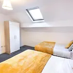 Modern City Centre Flat With Free Parking