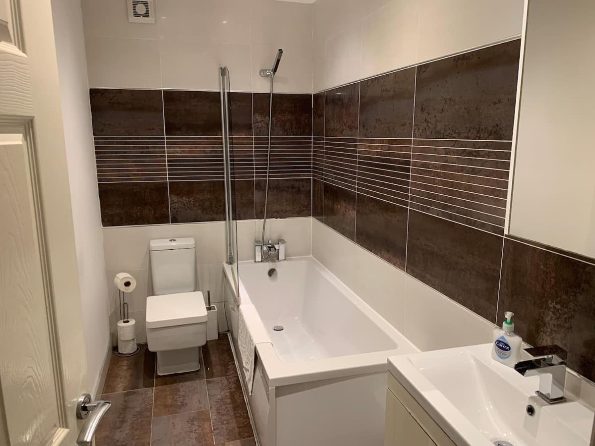 Modern City Centre Flat With Free Parking *