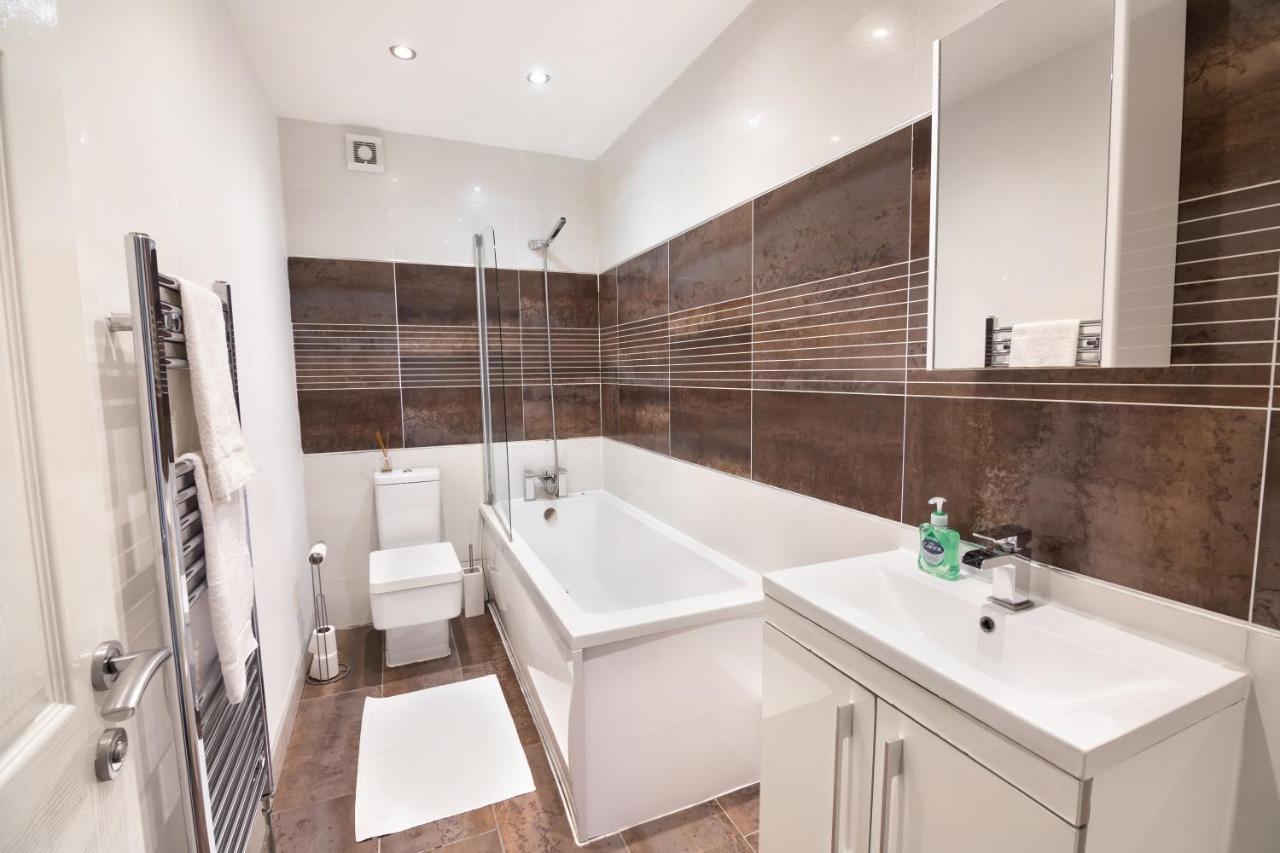 Modern City Centre Flat With Free Parking